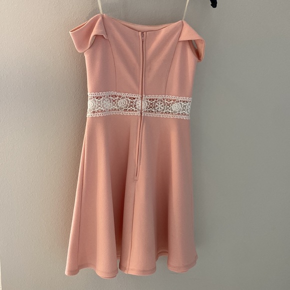 Off the Shoulder Light Pink Dress - size 3/4 - Picture 2 of 5
